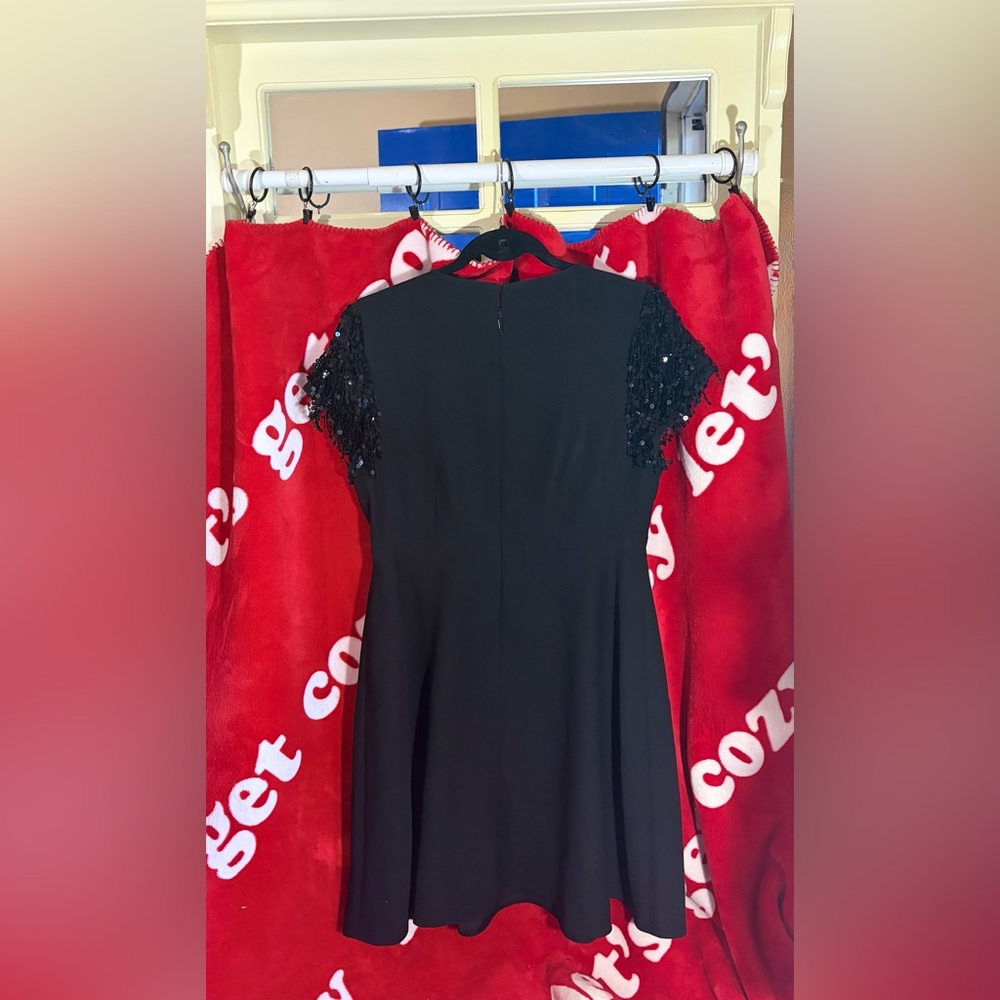 GWP! Kate spade New York size 8 black fringe shoulder cocktail party dress - Picture 6 of 13
